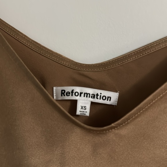 NWOT Reformation Teddy Silk top - Picture 4 of 6